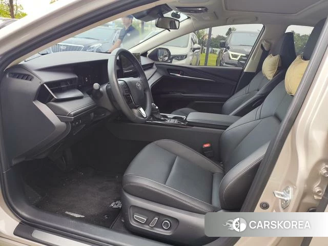 Toyota Camry 2025 Серебристо-серый из Китая, фото 3