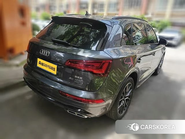 Audi Q5L 2024 Темно-серый из Китая, фото 3