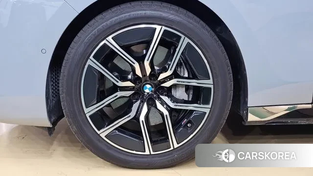 BMW 7 Series (G70) id 3082647 из Кореи 13