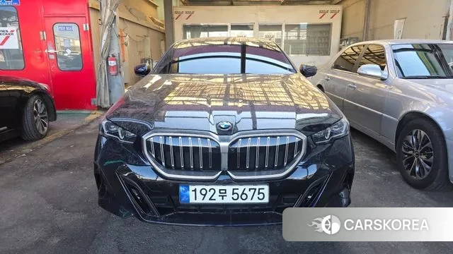 BMW 5 Series (G60) 2024 Черный из Кореи, фото 6