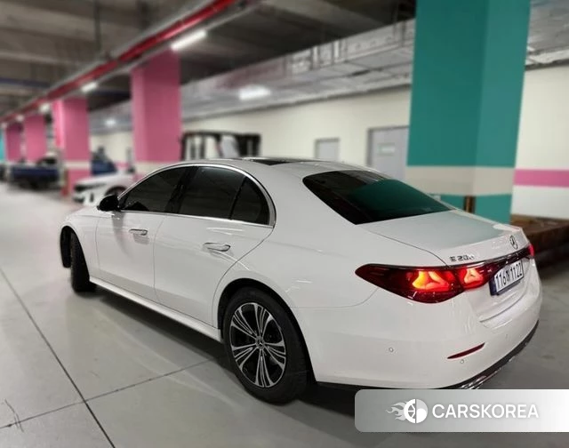 Mercedes-Benz E-Class W214 2024 Белый из Кореи, фото 3