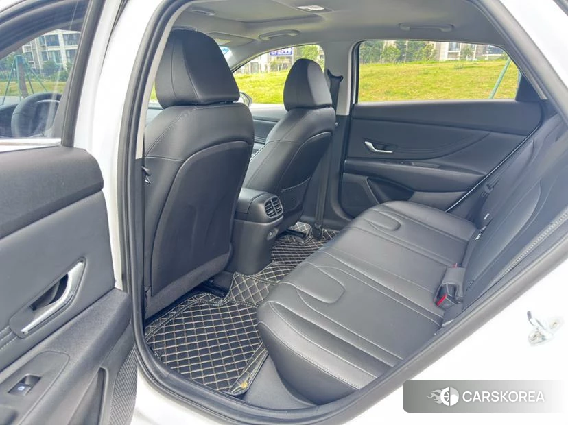 Hyundai Elantra 2022 Белый из Китая, фото 5
