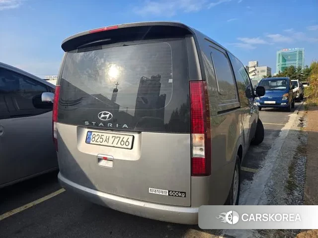 Hyundai Staria 2023 Серебряный из Кореи, фото 3