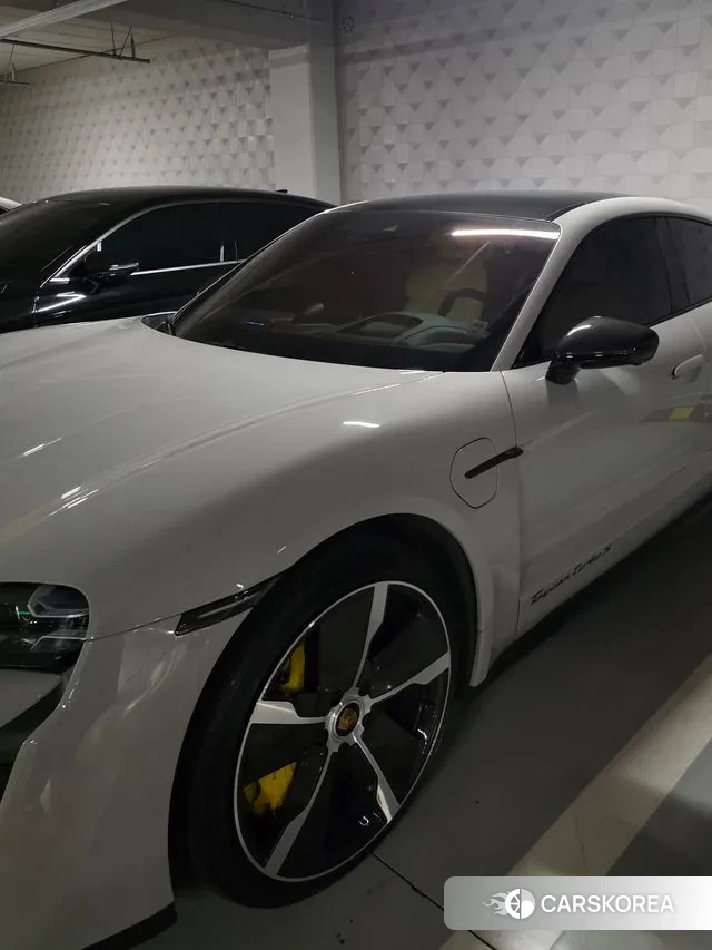 Porsche Taycan 2022 Жемчужный цвет из Кореи, фото 3