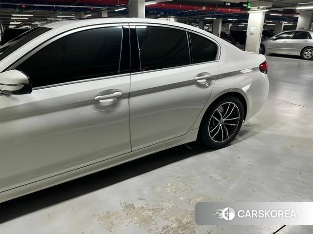 BMW 5 Series (G30) 2023 Белый из Кореи, фото 6