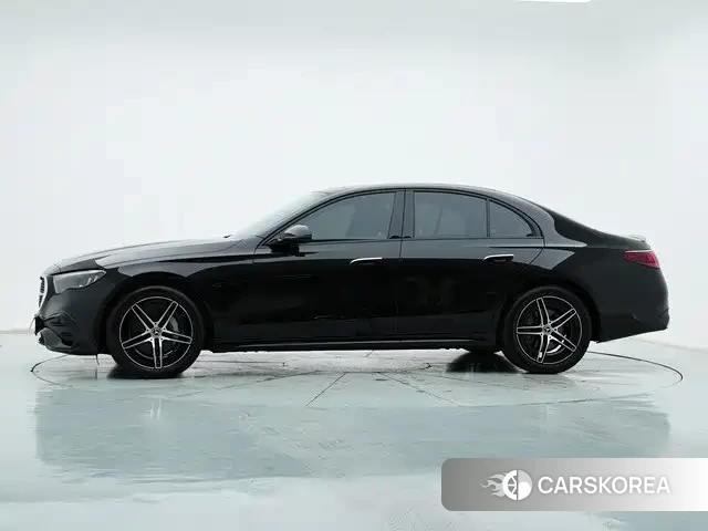Mercedes-Benz E-Class 2024 Черный из Китая, фото 3
