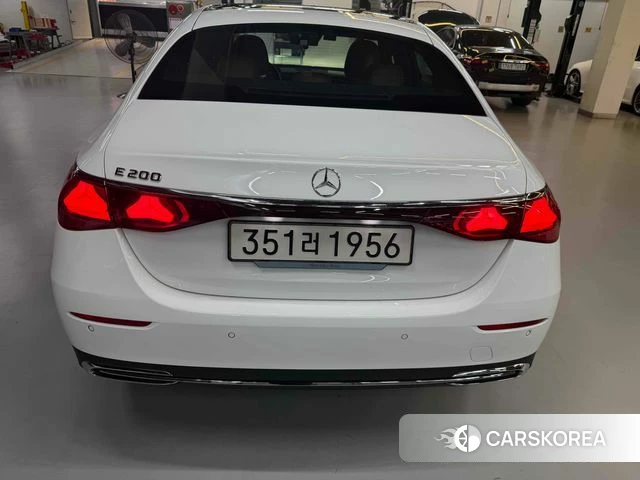 Mercedes-Benz E-Class W214 2025 Белый из Кореи, фото 3