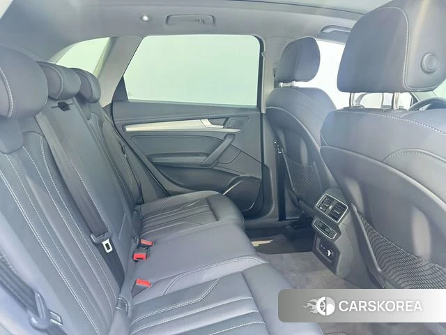 Audi Q5L id 3908435 из Китая 9
