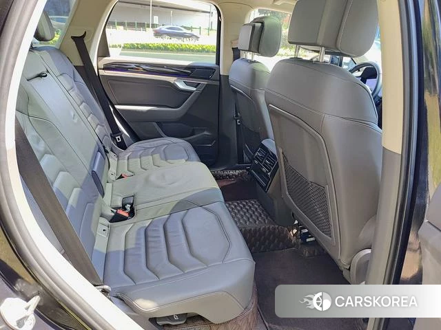 Volkswagen Touareg 2021 Черный из Китая, фото 3