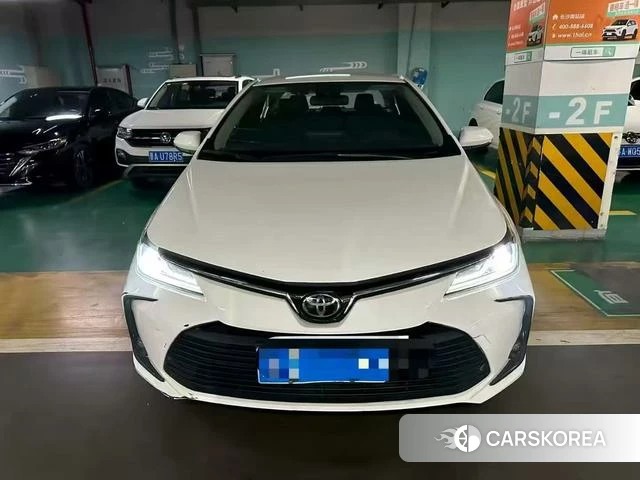 Toyota Corolla 2023 Белый из Китая, фото 3