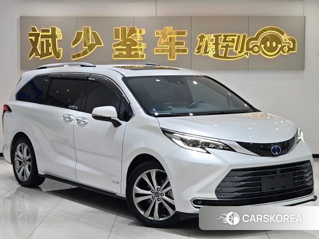 Toyota Saina 2023 Белый из Китая, фото 3