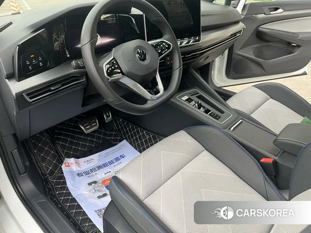 Volkswagen Golf 2025 Белый из Китая, фото 6