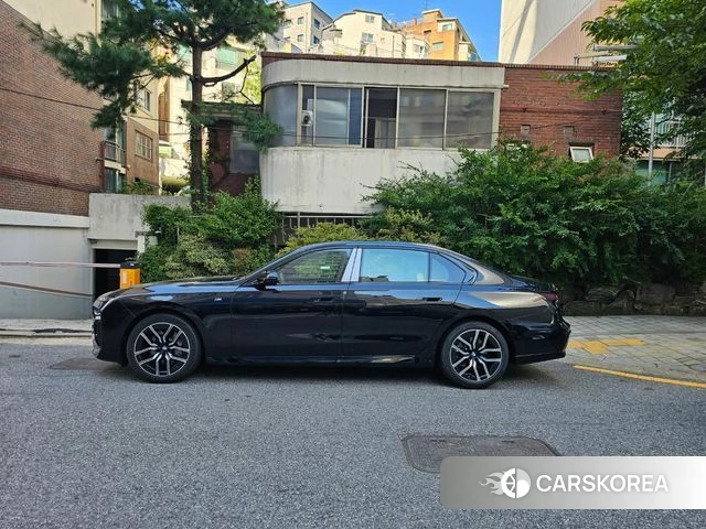 BMW 7 Series (G70) 2025 Черный из Кореи, фото 3