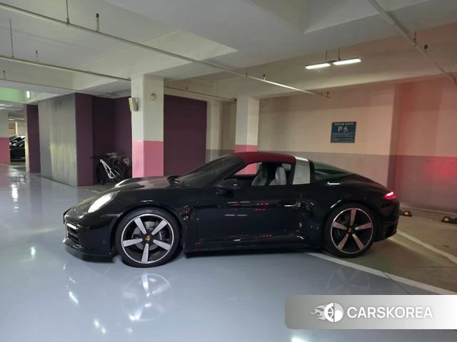 Porsche 911(992) id 4617799 из Кореи 9