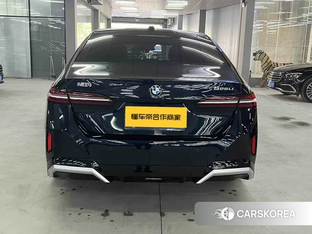 BMW 5 series 2024 Черный из Китая, фото 3
