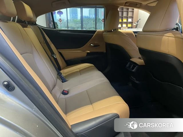 Lexus ES id 4261217 из Китая 9