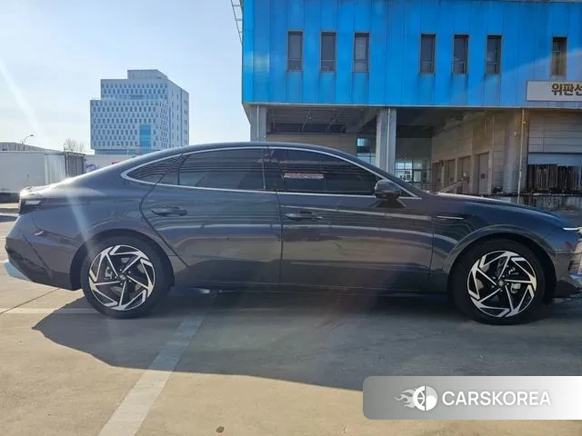 Hyundai Sonata D Edge Hybrid (DN8) 2024 Серебристо-серый из Кореи, фото 3