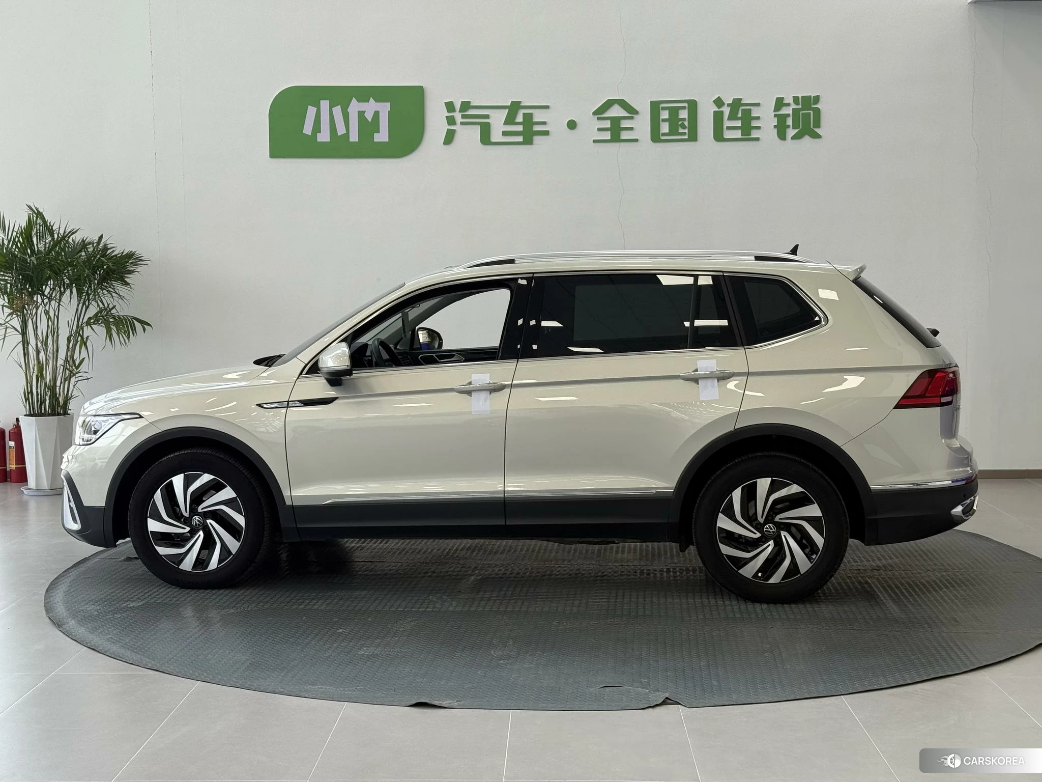 Volkswagen Tiguan L id 4452057 из Китая 17