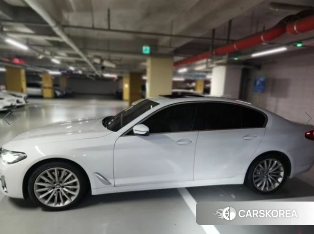 BMW 5 Series (G30) 2023 Белый из Кореи, фото 3