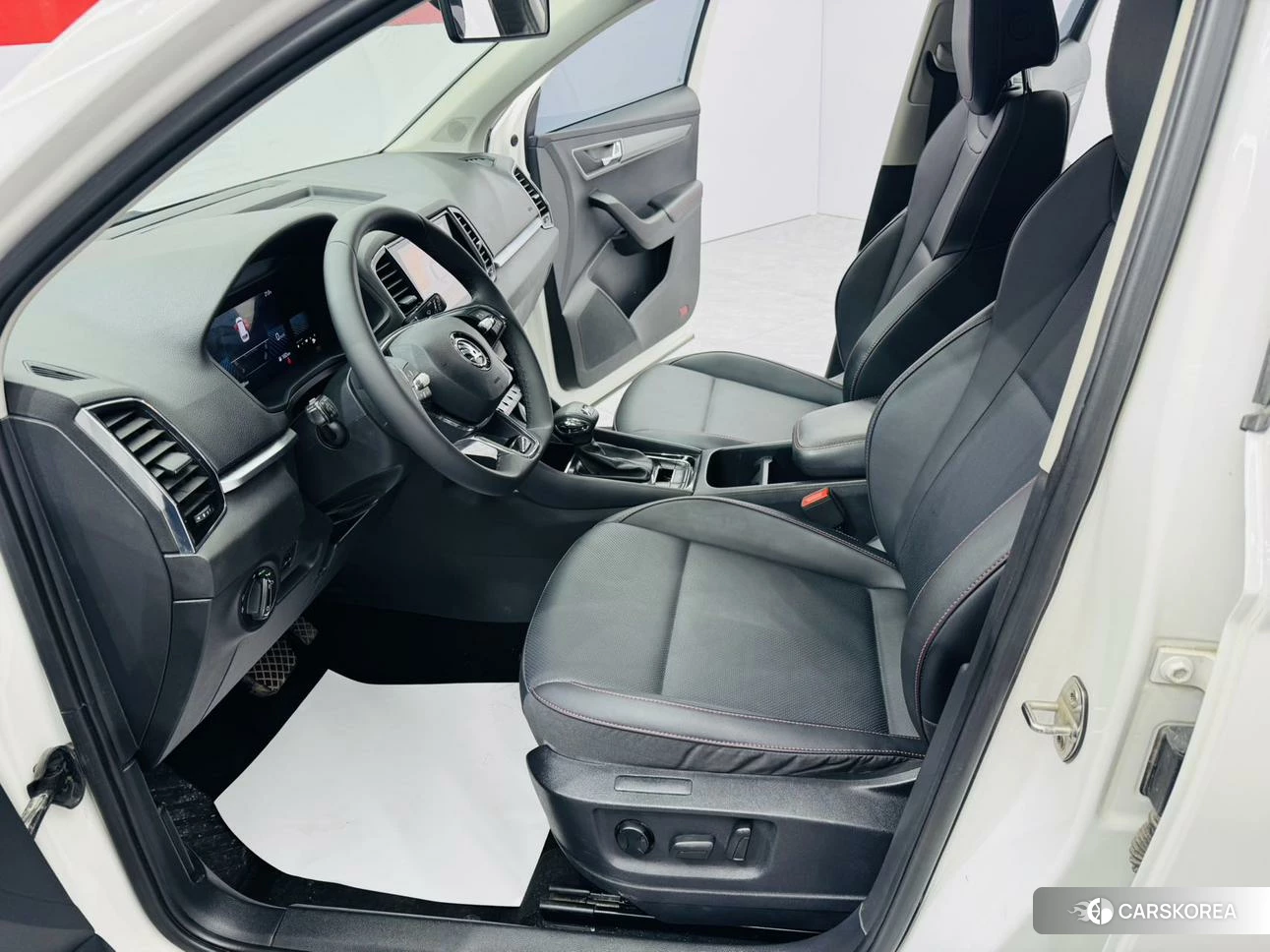Skoda Krok 2023 Белый из Китая, фото 6