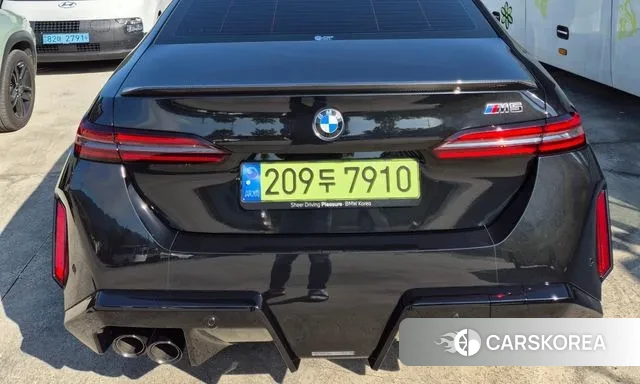 BMW M5 (G90) 2025 Черный из Кореи, фото 3