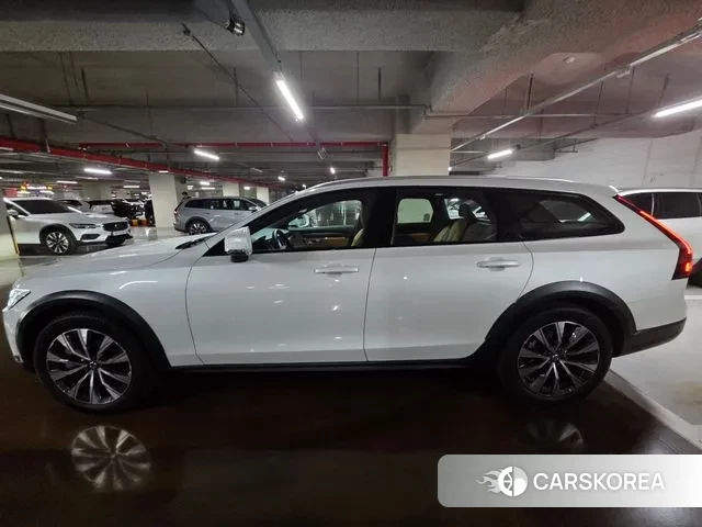 Volvo V90 Cross-Country 2025 Белый из Кореи, фото 3