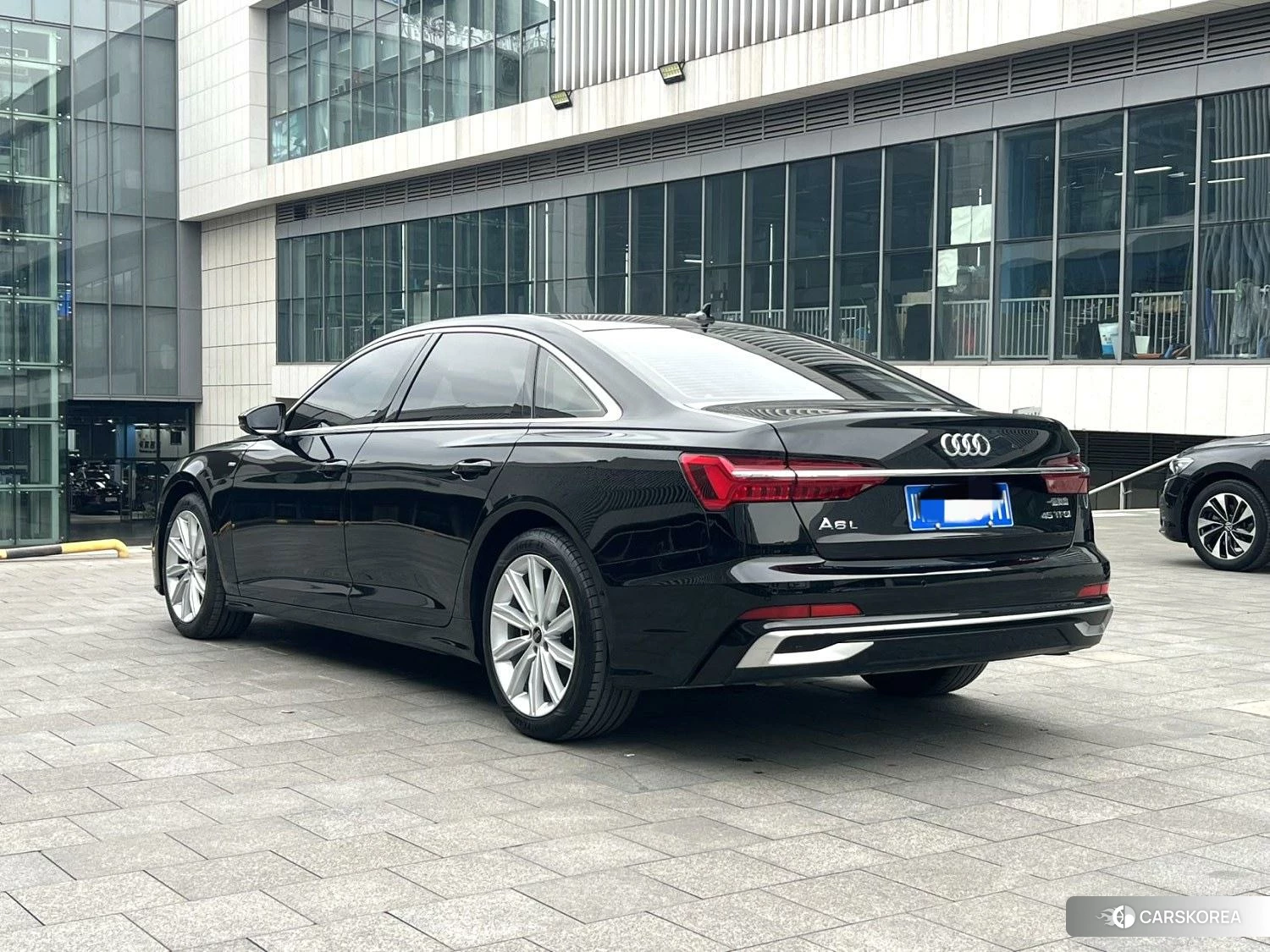 Audi A6L 2023 Черный из Китая, фото 2