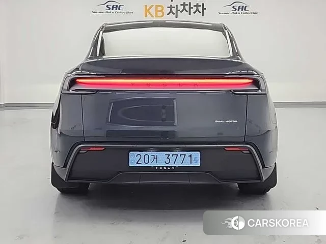 Tesla Model Y 2025 Серый из Кореи, фото 3