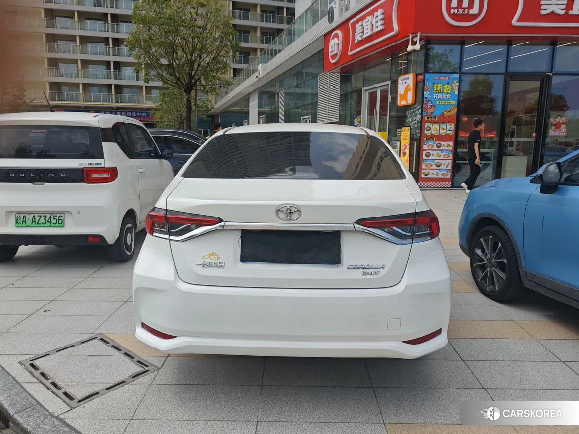 Toyota Corolla 2023 Белый из Китая, фото 3