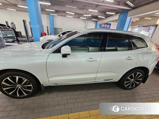 Volvo XC60 second Generation 2023 Белый из Кореи, фото 3