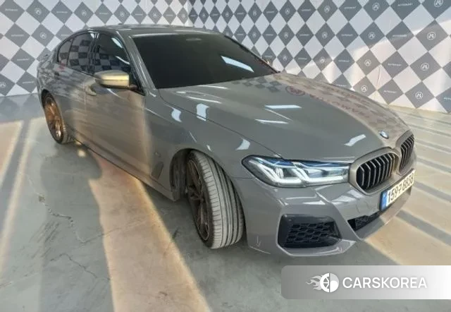 BMW 5 Series (G30) 2021 Серебристо-серый из Кореи, фото 3