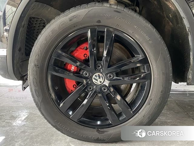 Volkswagen Touareg id 4211149 из Китая 9