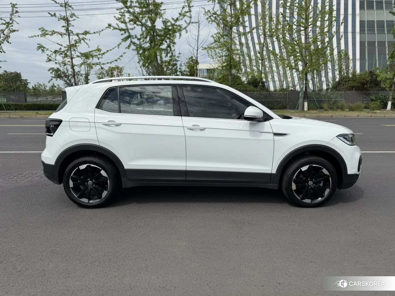 Volkswagen Exploring the shadow id 4441036 из Китая 16