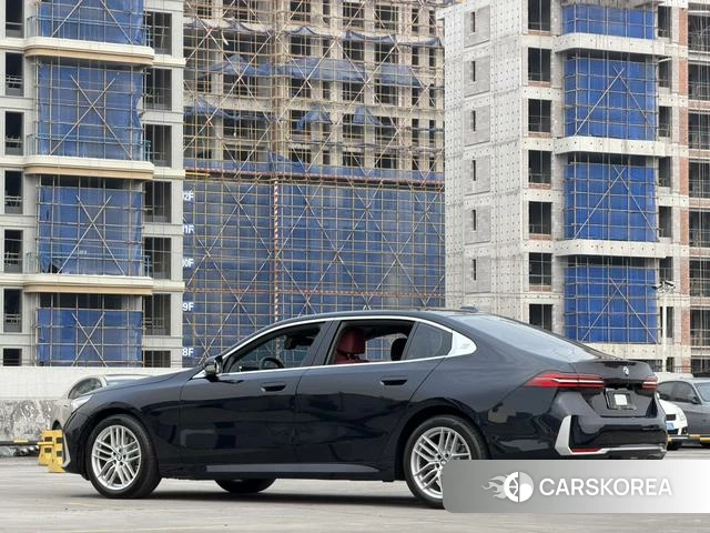 BMW 5 series 2025 Черный из Китая, фото 4