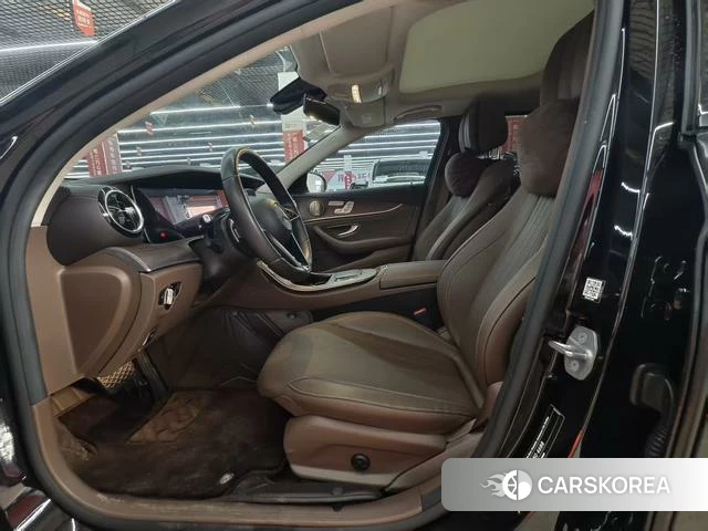 Mercedes-Benz E-class 2023 Черный из Китая, фото 3