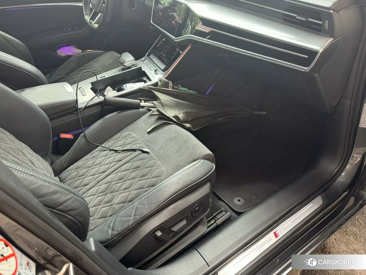 Audi A6L id 4452801 из Китая 17