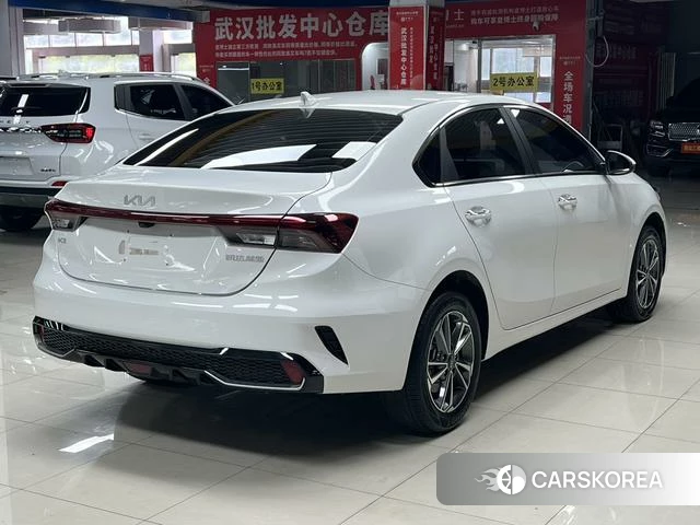 Kia K3 2023 Белый из Китая, фото 5