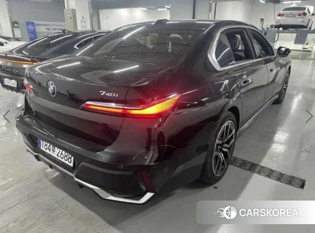 BMW 7 Series (G70) 2023 Черный из Кореи, фото 3