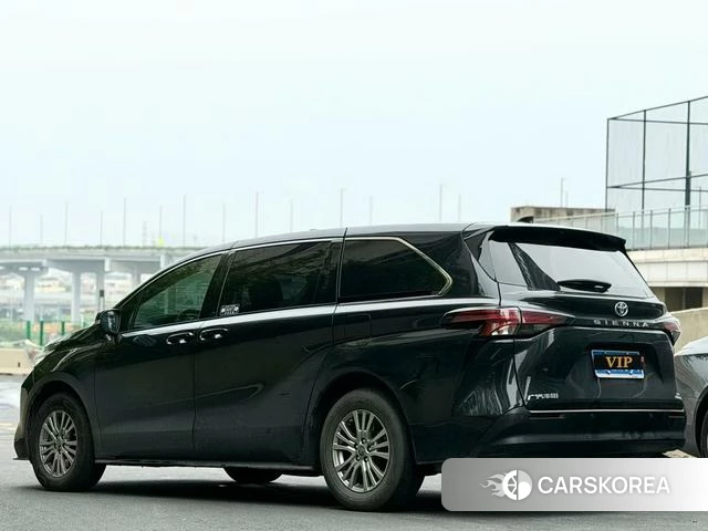 Toyota Saina 2023 Черный из Китая, фото 3