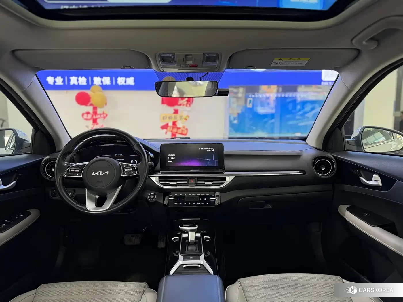 Kia K3 2023 Белый из Китая, фото 3