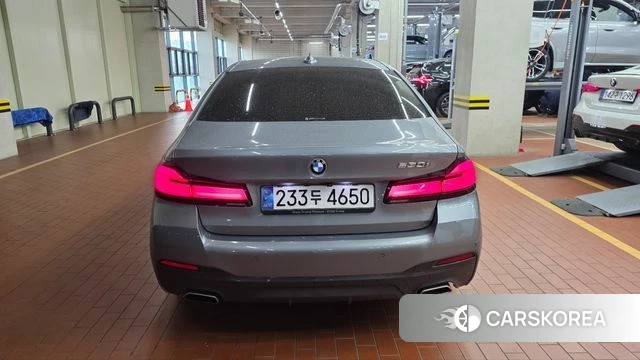 BMW 5 Series (G30) 2022 Серебристо-серый из Кореи, фото 3
