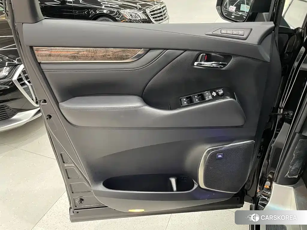 Toyota Elfa id 4600681 из Китая 8