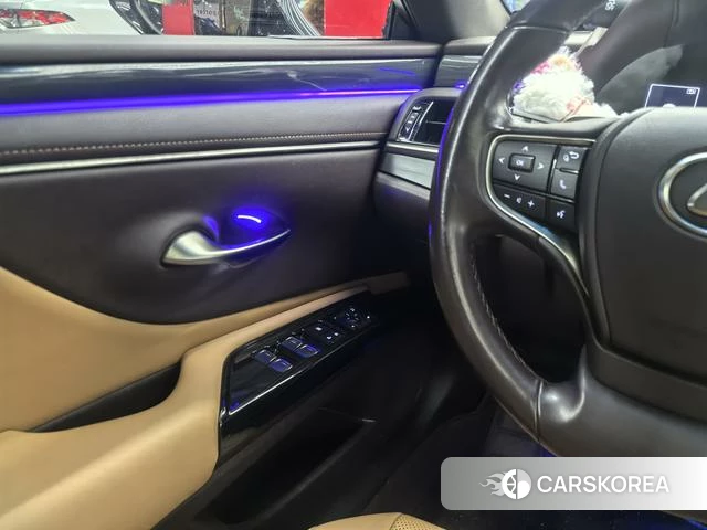 Lexus ES id 4300097 из Китая 19