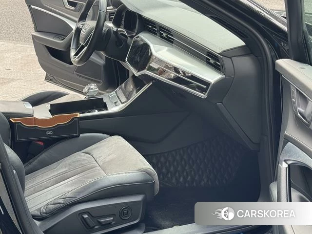 Audi A6L id 4272486 из Китая 9