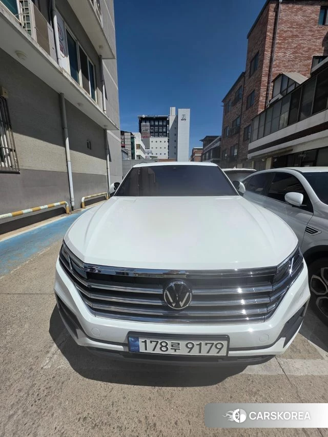 Volkswagen Touareg 3rd generation 2022 Белый из Кореи, фото 3