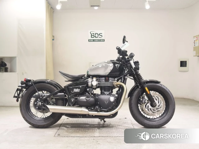 Triumph BONNEVILLE BOBBER 2023 из Японии