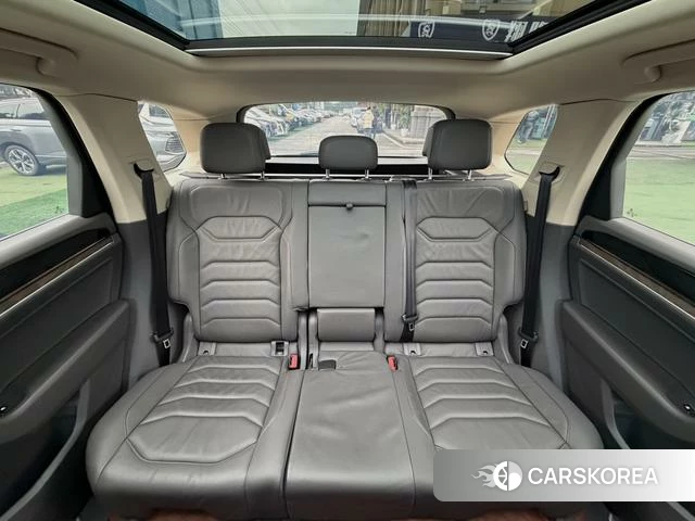 Volkswagen Touareg id 4213503 из Китая 19