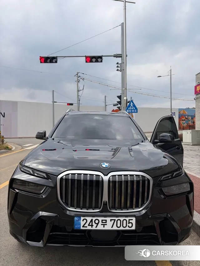 BMW X7 (G07) 2024 Черный из Кореи, фото 3