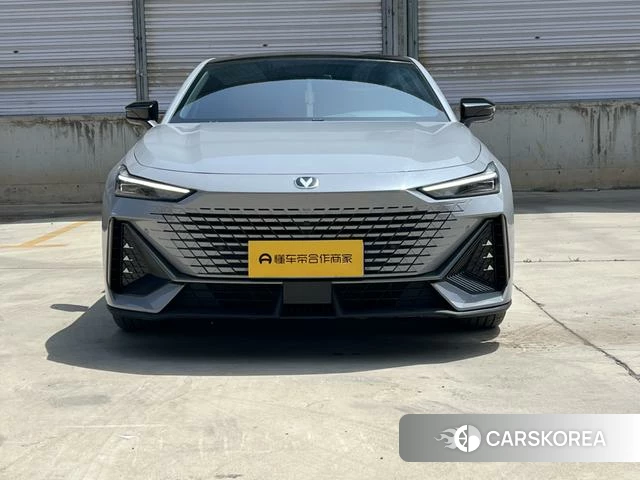 Chang'an UNI-V 2022 Серебристо-серый из Китая, фото 3
