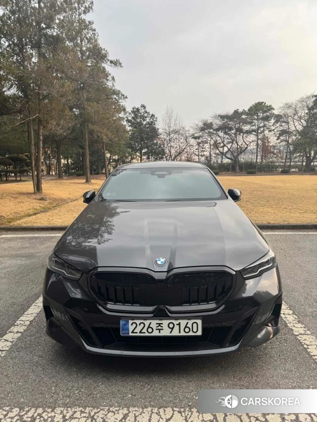 BMW 5 Series (G60) 2025 Серый из Кореи, фото 3